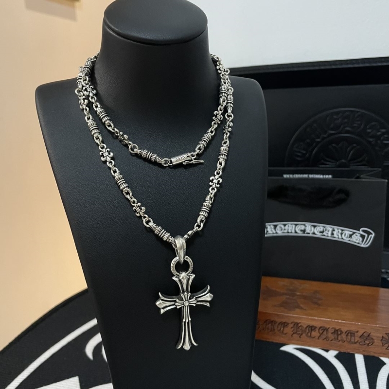 Ch*0me He**ts necklaces